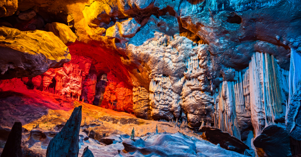 VENTAJON - UN TESORO ESCULPIDO EN PIEDRA - LAS CUEVAS DE GÉNOVA