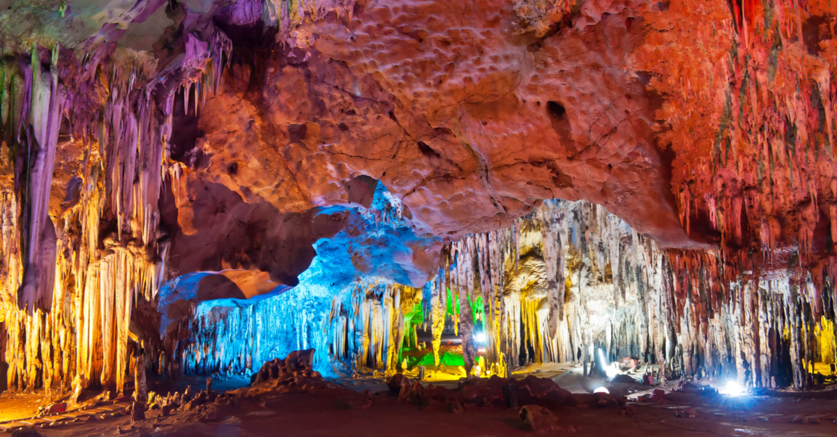 VENTAJON - UN TESORO ESCULPIDO EN PIEDRA - LAS CUEVAS DE GÉNOVA